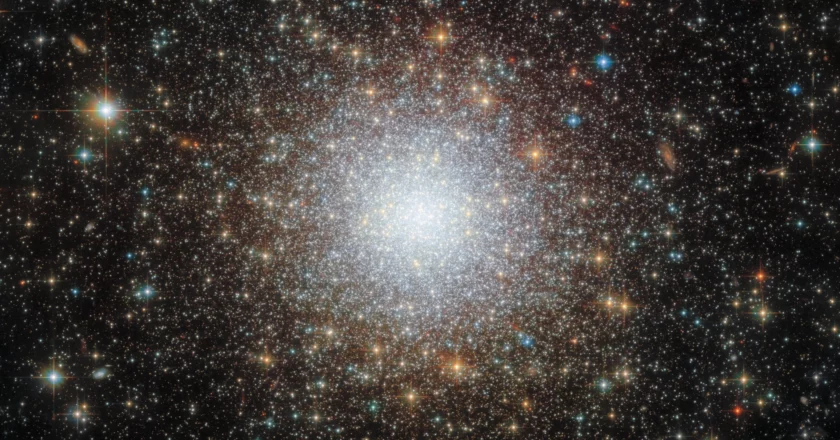 NASA Captures Breathtaking Image of NGC 2210